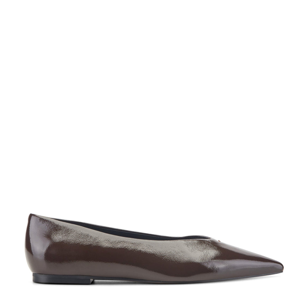 Casee Leather Flat - Dark Brown Patent Leather / Marc Fisher US