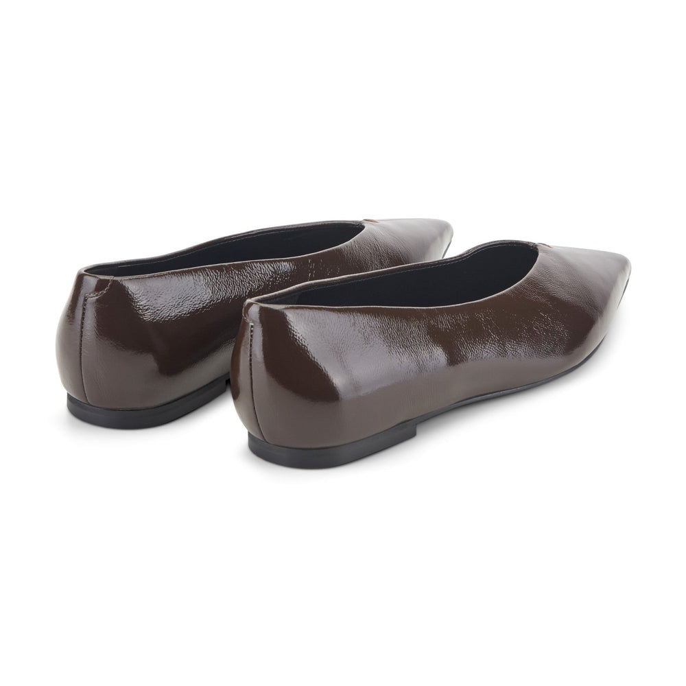 Casee Leather Flat - Dark Brown Patent Leather / Marc Fisher US