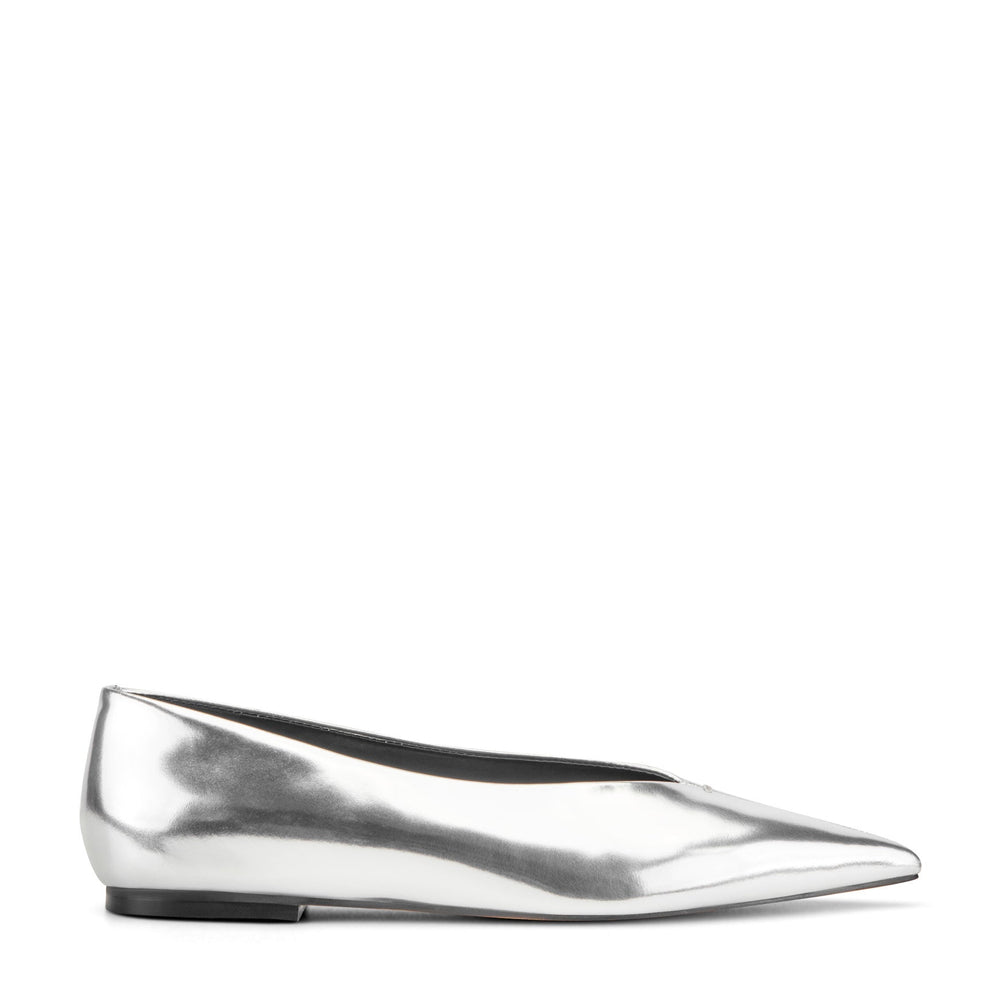 Casee Leather Flat - Silver Metallic / Marc Fisher For Sale
